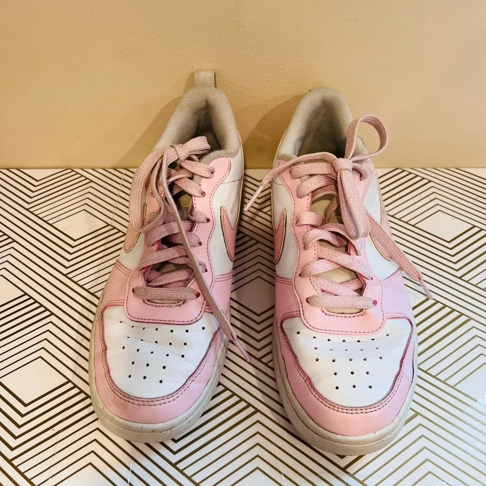 🔥Nike Pink and White Sneakers🔥